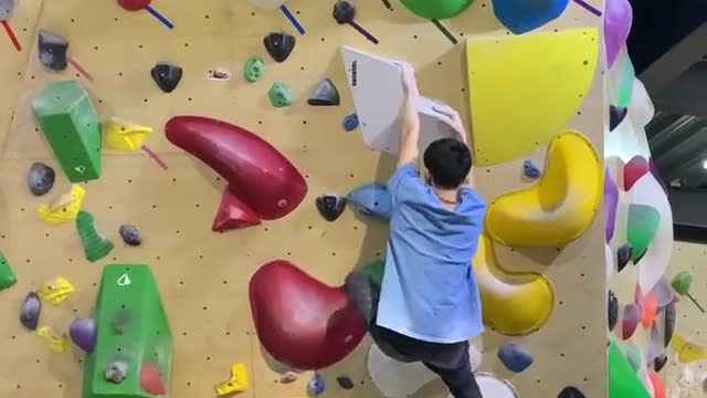 Pan Yufei, an Olympic athlete and one of the best rock climbers in China, is amazing