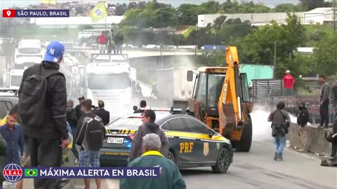 🇧🇷 Brazil - Patriots block roads in São Paulo to support Jair Bolsonaro after Electoral Fraud (1 Nov 2022) [LIVE]