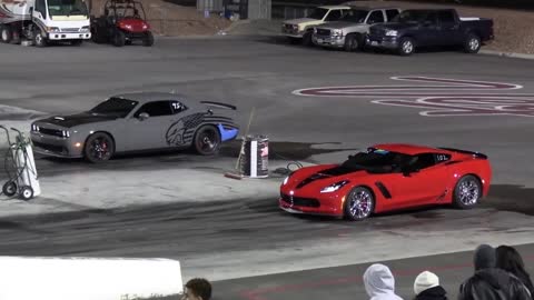 Challenger VS Corvette