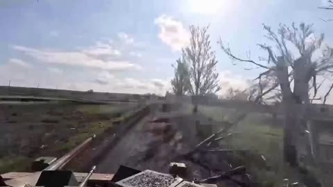 Ukrainian Bradley Firing on the Move(New)