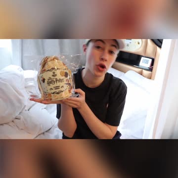 Leaving Tokyo: Unboxing a Magical Kowalski Bakery Cake #harrypotter #traveljapan