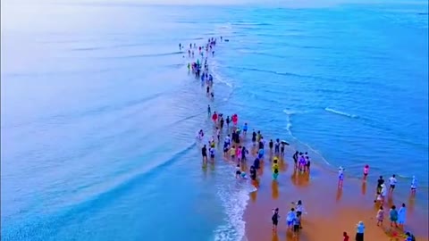 tle difficulty, and when they reached the beach there were