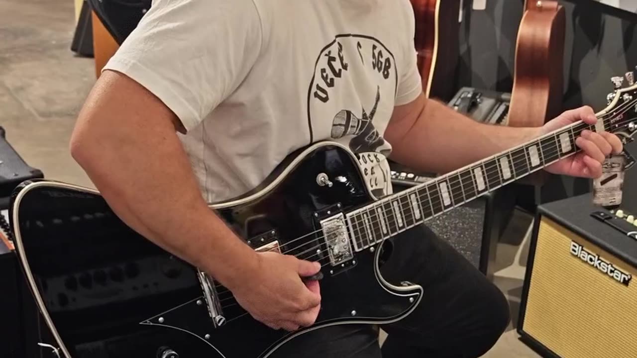 Návšteva Ume Instrumentos Musicales , Hagstrom Fantomen Black