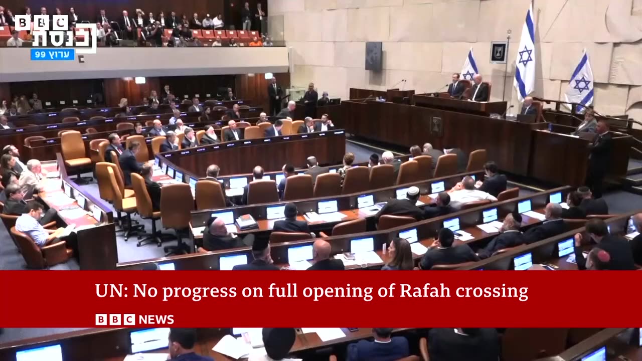 Airstrike hits area of Rafah crossing at Gaza-Egypt border - BBC News