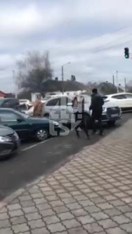 Ukraine armed forces fleeing their position hits a civilian vehicle