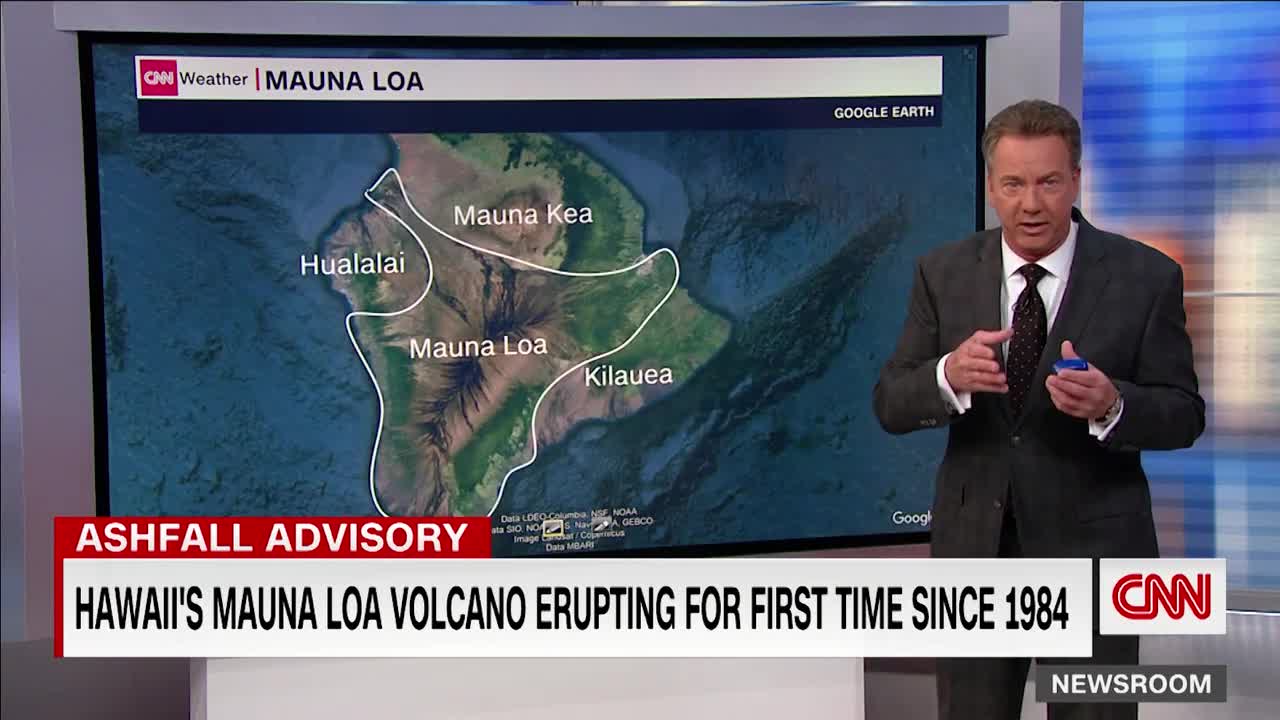 See images of Mauna Loa erupting for first time since 1984