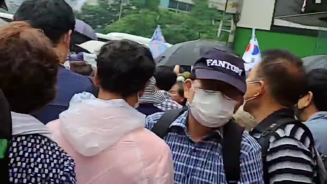 20200902_V3_S01(GBOXP1zzTRs)광복절, 수 많은 국민들에게 집회에 시작도 하기도 전에 집에가라는 친절한(_) 경찰