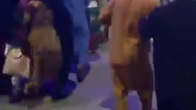 Thousands want to leave Afghanistan and are panicking.