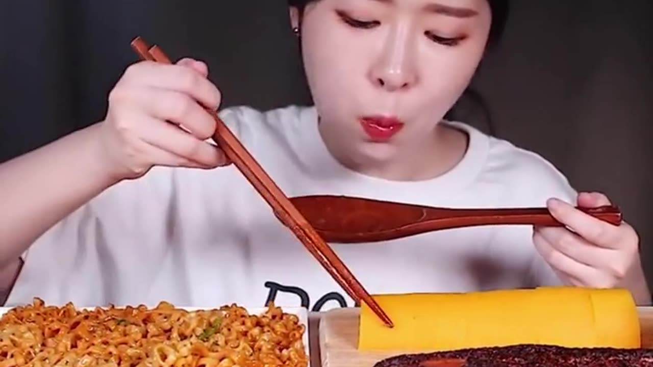 Asmr eaten by Chinese girl