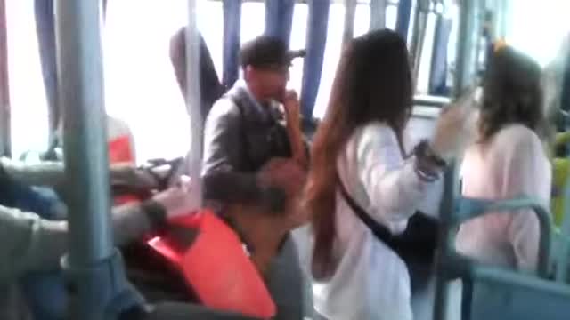 "El cóndor pasa" Peruvian song, on a bus, Montevideo