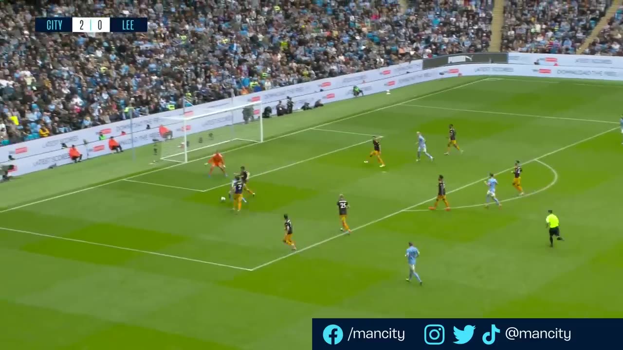 GUNDOGAN DOUBLE SEES CITY GO FOUR POINTS CLEAR | HIGHLIGHTS | Man City 2 1 Leeds | Premier League