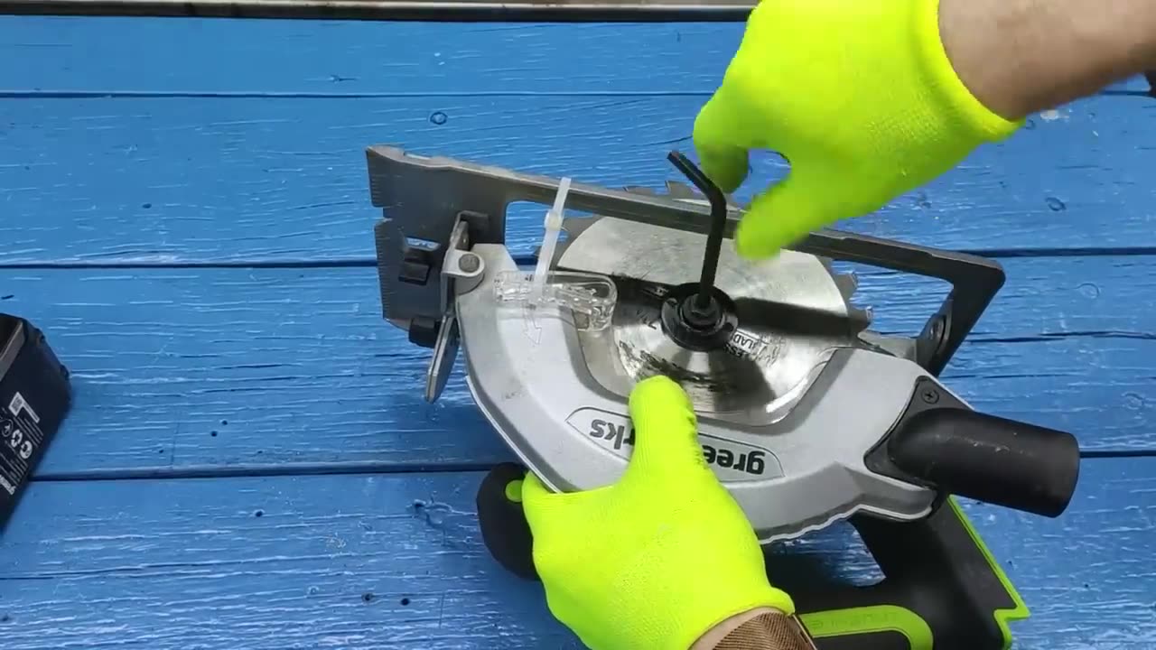 How to sharpen a circular saw in 1 minute. The saw sharpens itself