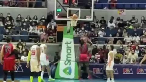 CJ Perez Binastos si Arwind Santos sa harapang lay-up! _ Robbie Herndon Nagpakilala na!