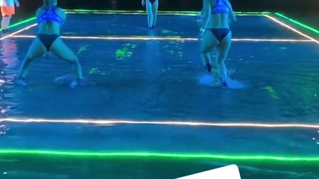 #Volleyball in the water! 🤩 🎥