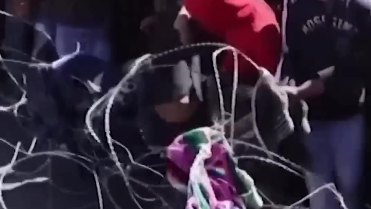Migrant group attempts mass entry into US at Mexico border