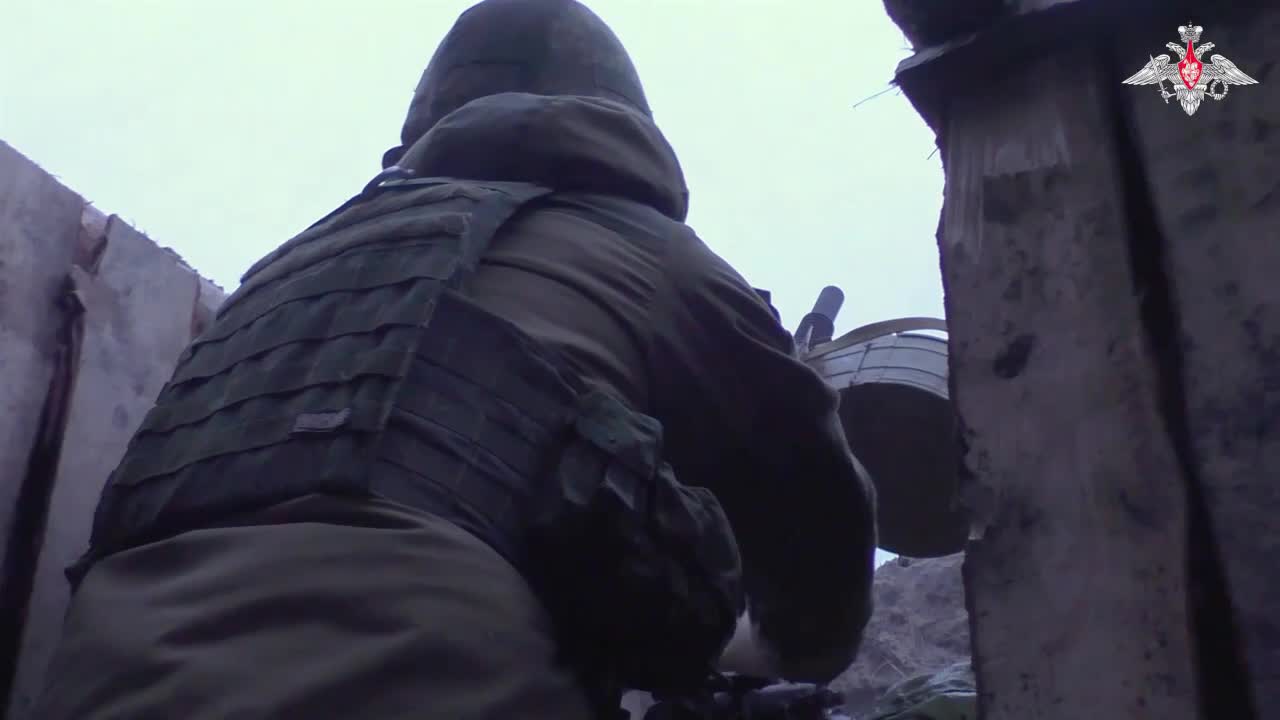 Mechanised riflemen hold defence on left bank of Dnieper