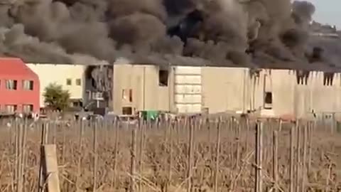 이탈리아 베로나의 살루미피치오 코아티 : 유독성 화학물질 유출 화재 발생