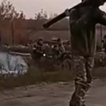 Ukrainian Fires Stinger Missile at Russian Aircraft