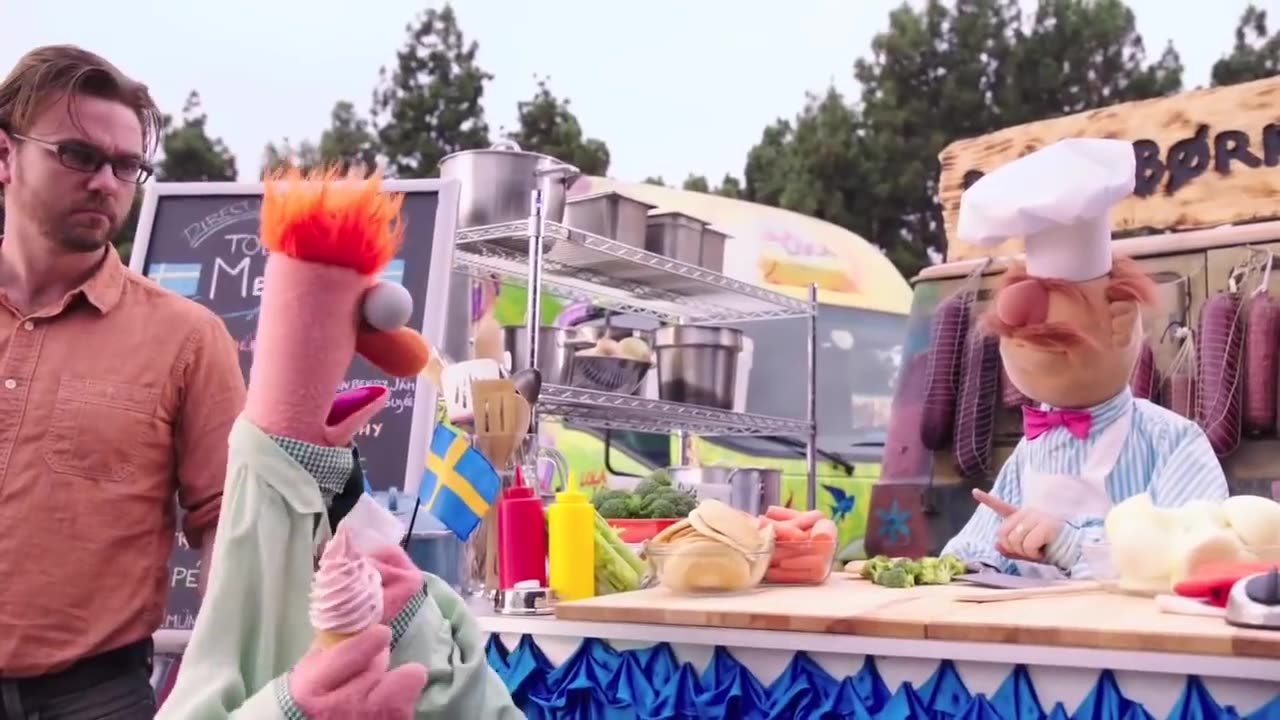 Gordon Ramsey and The Swedish Chef Food fight!!!