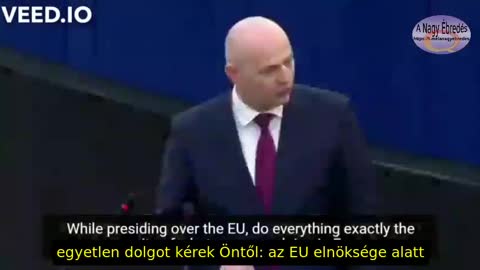 "Emberek ezrei haltak már meg az oltások miatt!"