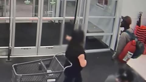 Women use shopping carts to stop robbery suspect _ Houston, TX news