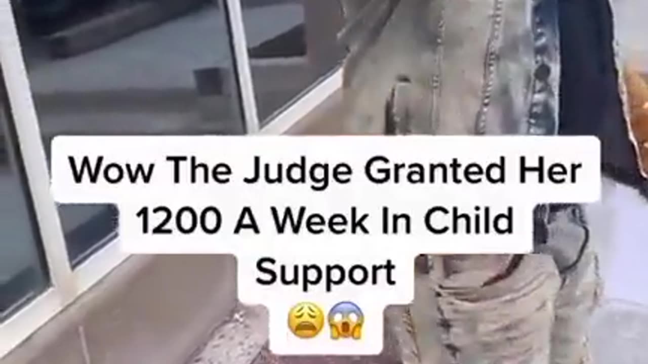 Woman Clowns her Child's Father after the Judge ordered him to pay $1,200 a week in Child Support