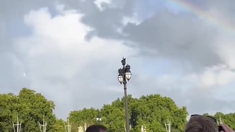 Double rainbow forms over Buckingham Palace