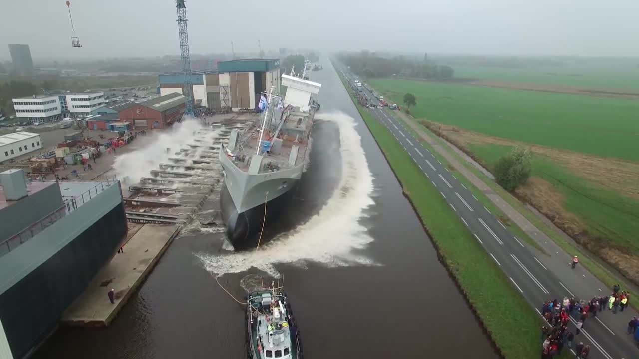 Ship Launch | 10 Awesome Waves, FAILS and CLOSE CALLS10