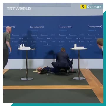 DUŃSKA OFIARA WYSZCZEPIENIA PRZECIW COVID-19 MDLEJE PODCZAS KONFERENCJI.