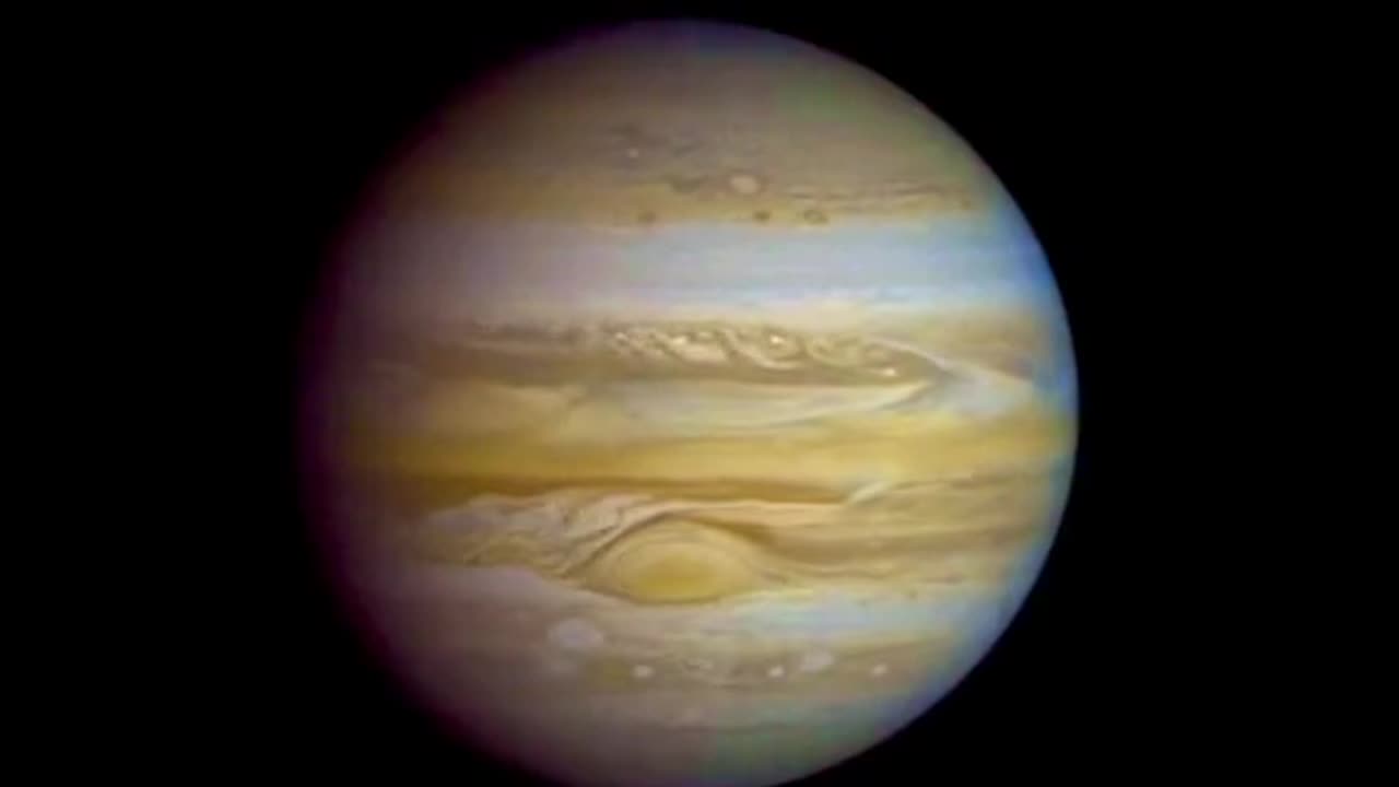 Real video of Jupiter in motion voyager 1 approach to Jupiter