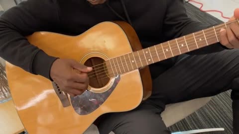 Found a Guitar sheeesh