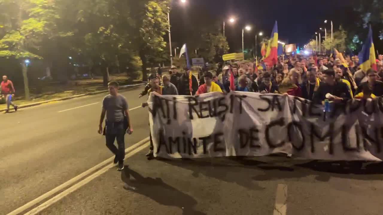 Protestul cetățenilor din Piața Universității și Piața Victoriei (News România; 02.10.2022)2