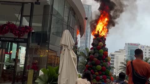 Uptown Mall Christmas Tree Catches Fire in the Philippines