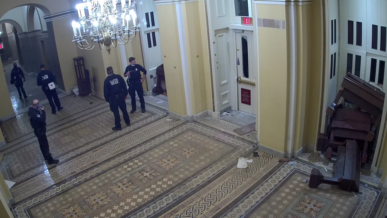 0102USCS01SenateWingDoornearS139_2021-01-06_18h19min55s290ms.mp4