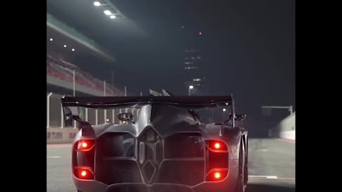 LaFerrari vs McMurtry Speirling - Dubai Autodrome