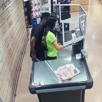 African "asylum seeker" threatens a female supermarket employee in Spain with