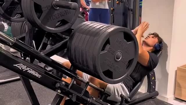 Legpress will always stay the best exercise in this world!😈😳 #fyp #foryoupage #viral