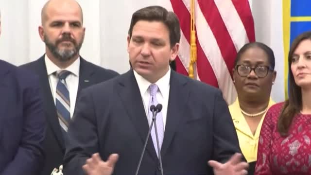 DeSantis Puts Mandate Politicians' Hypocrisy on Blast