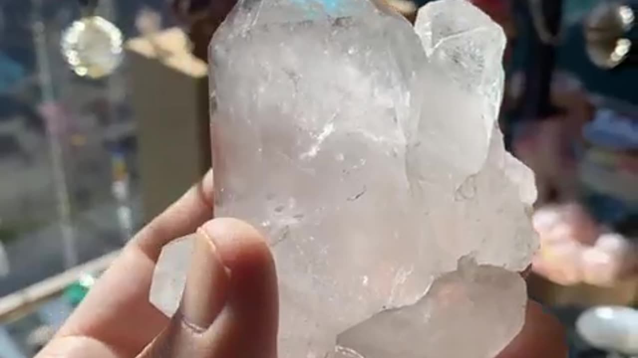 Clear quartz point - Live energy demonstration from Alchemystic