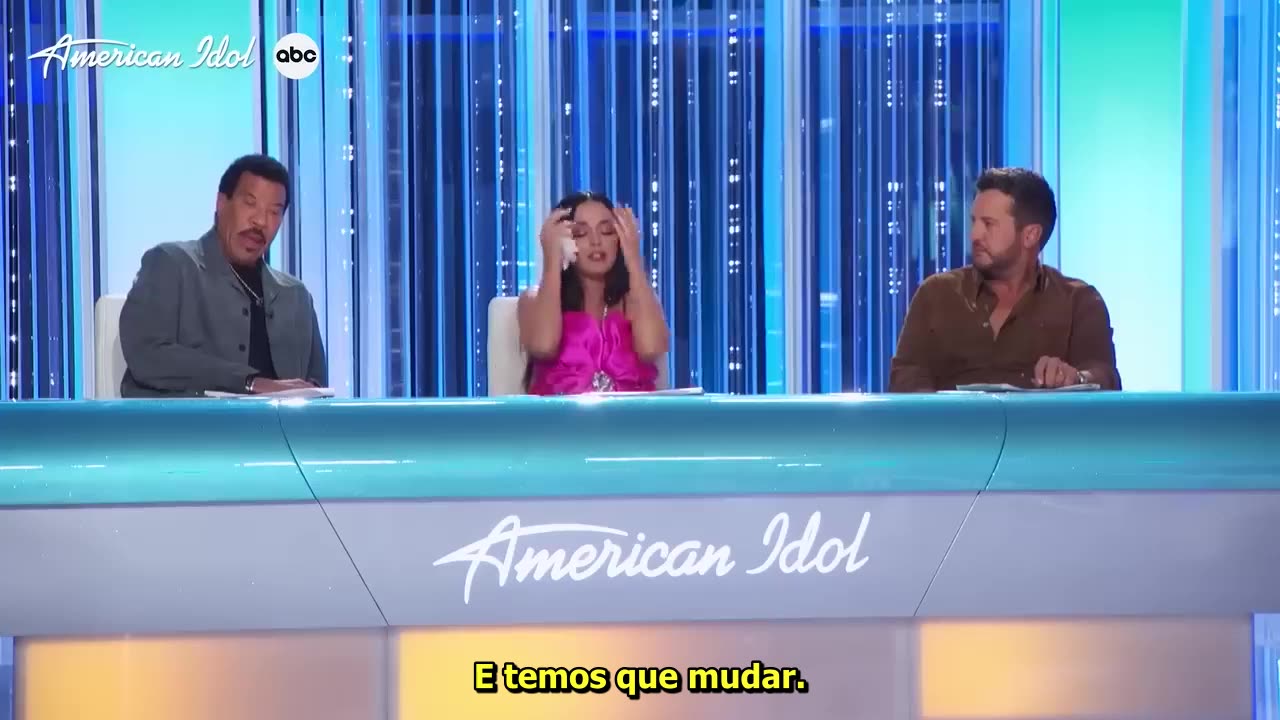 Trey Louis Sobrevivente de um m4ssacre, Emocionou Katy Perry - American Idol 2023