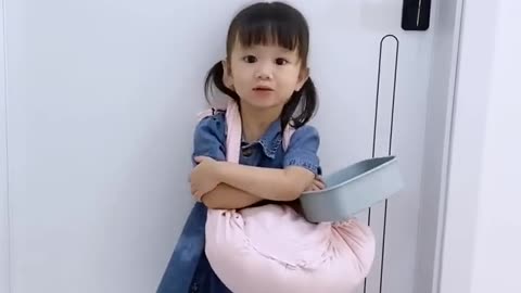 At bedtime, my daughter kept making troubles, my father drove her out of the house angrily
