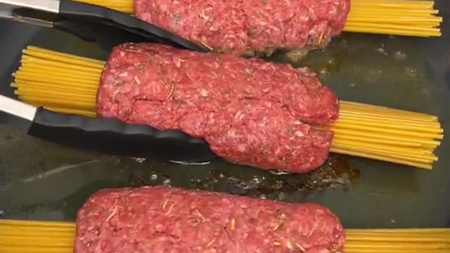 The beef wrapped spaghetti that’s breaking the internet 🤯😍