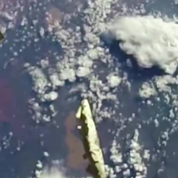 Astronauts Capture OUT OF THIS WORLD Object – Space Junk or UFO?