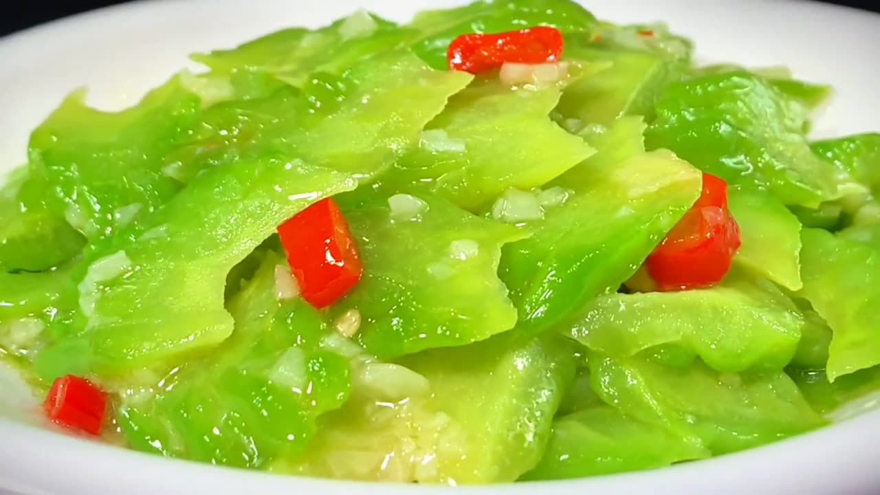 hinese vegetarianism,chef teaches you how to stir fry bitter gourds,which is a delicious and recipe