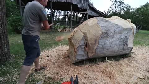 REAL SIZE WOODEN BEAR, amazing chainsaw wood carving