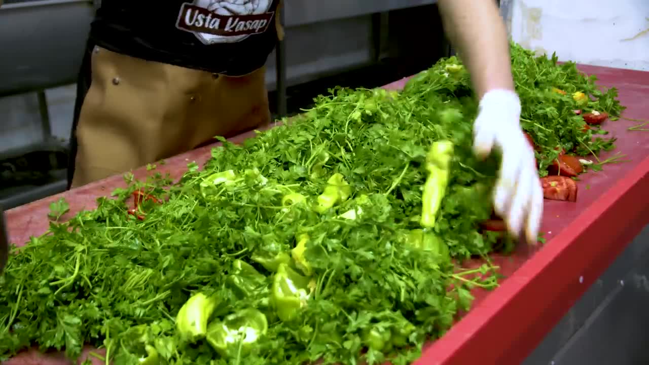 Lahmacun The Most Popular Food In Turkey | How Its Made? | Turkish Street Foods