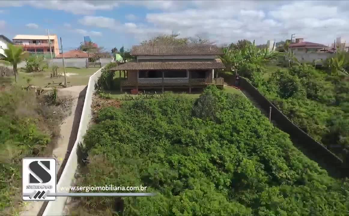 Casa em Itajuba Pé na Areia com área de terreno de pouco mais de 1200m²