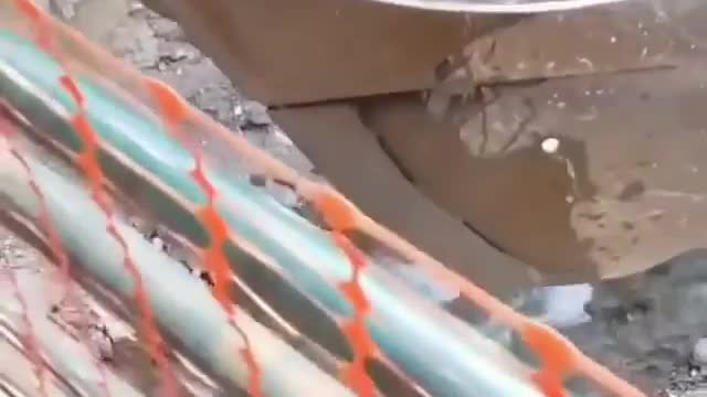 Funny work fail! Man playing with another🤪 with crane while at work