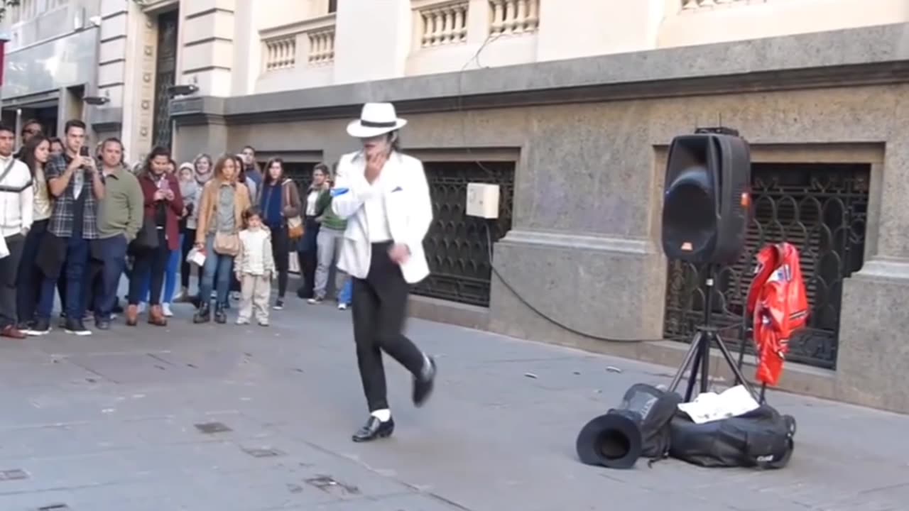 "Michael Jackson" The Street Dancer.... What a performance!!!!!