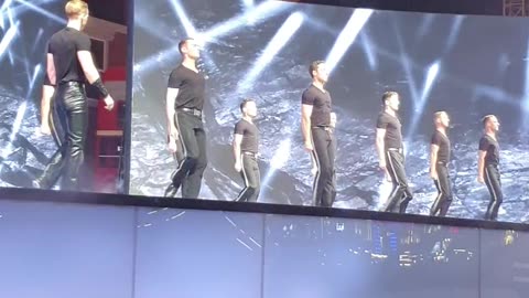 Fun and enjoy Dubai dance 💃 😎